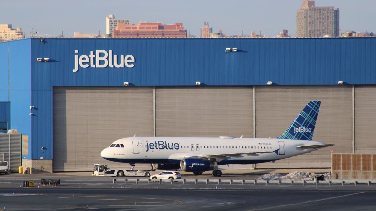 JetBlue’s Debt Could Reach $9 Billion This Year & United Isn’t Interested In It, Founder Says