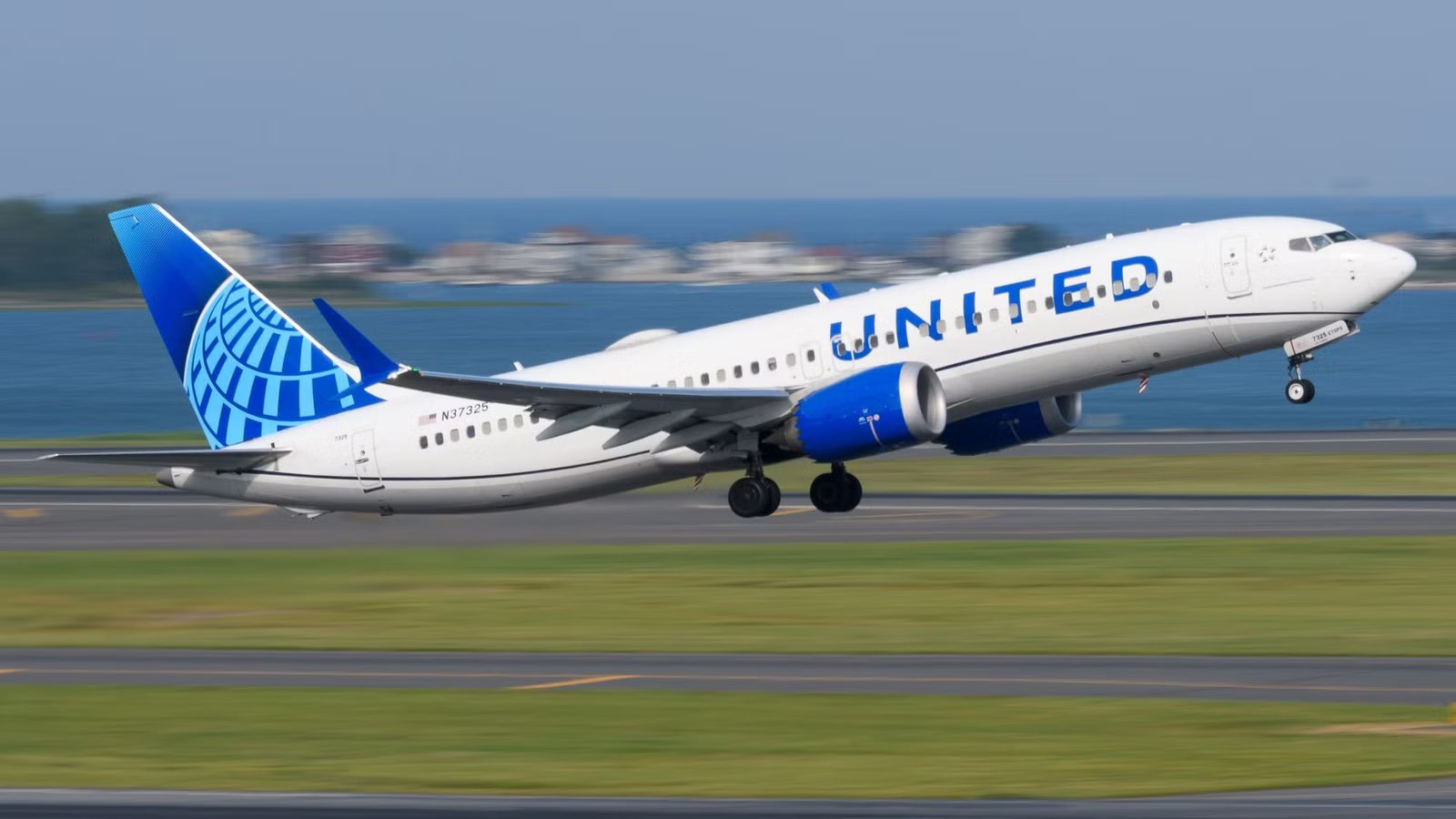 2 United Airlines Flights Evacuate Due To Bomb Threats On Back-To-Back Days