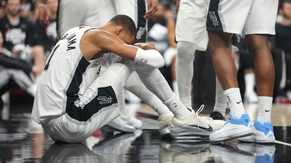 Victor Wembanyama injury: Spurs star has concussion after hard fall vs. Blazers