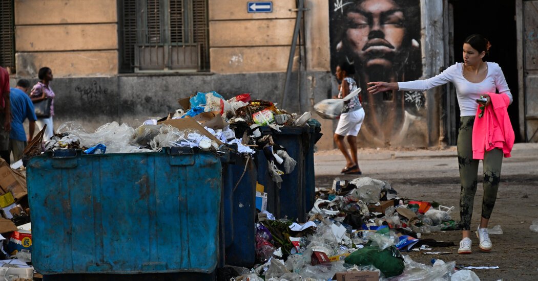 Even Havana’s Street Sweepers Can’t Escape the Impact of the Fuel Blockade