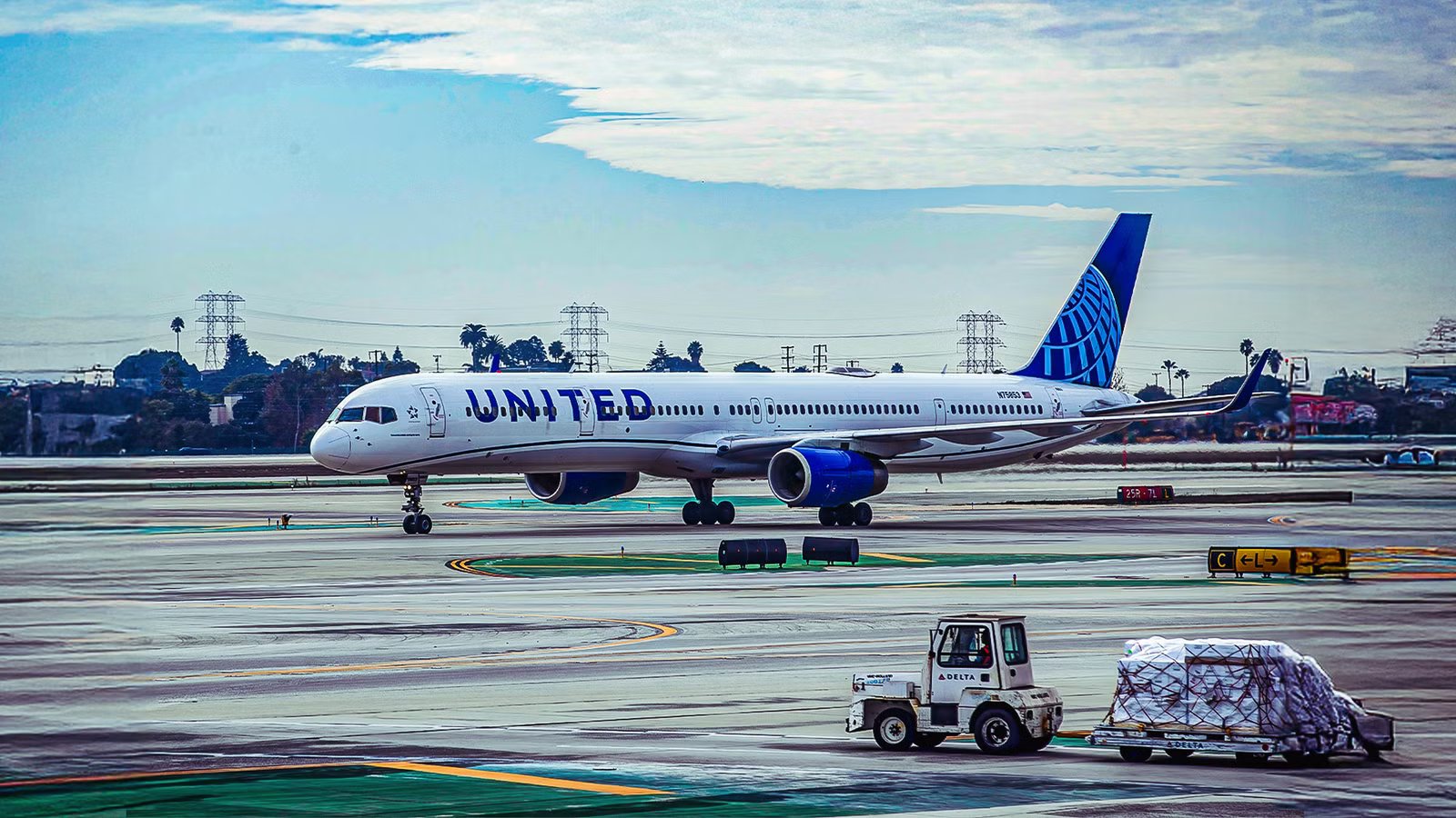 United Airlines Captain Allegedly Fired, Made “Scapegoat” After Reporting Cockpit Breech