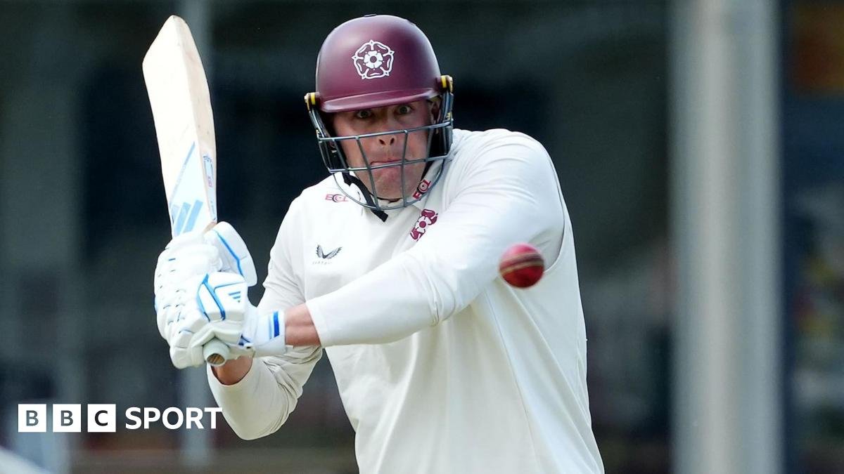 County Championship: Northants beat Gloucestershire by two wickets