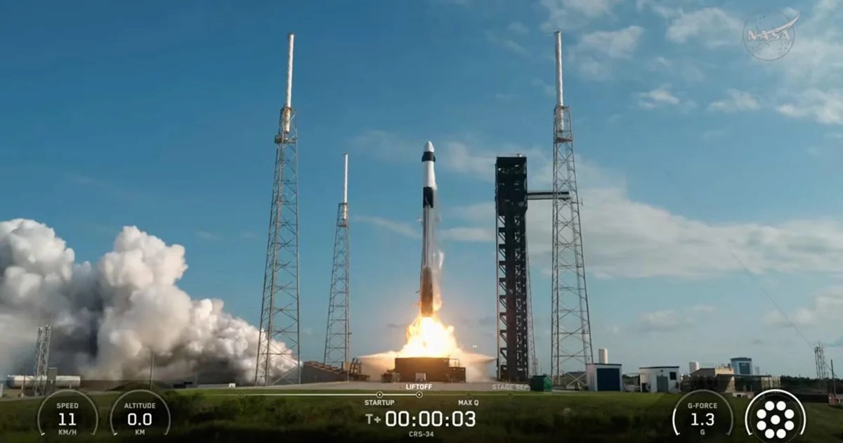 SpaceX launches Dragon cargo ship on unpiloted flight to space station