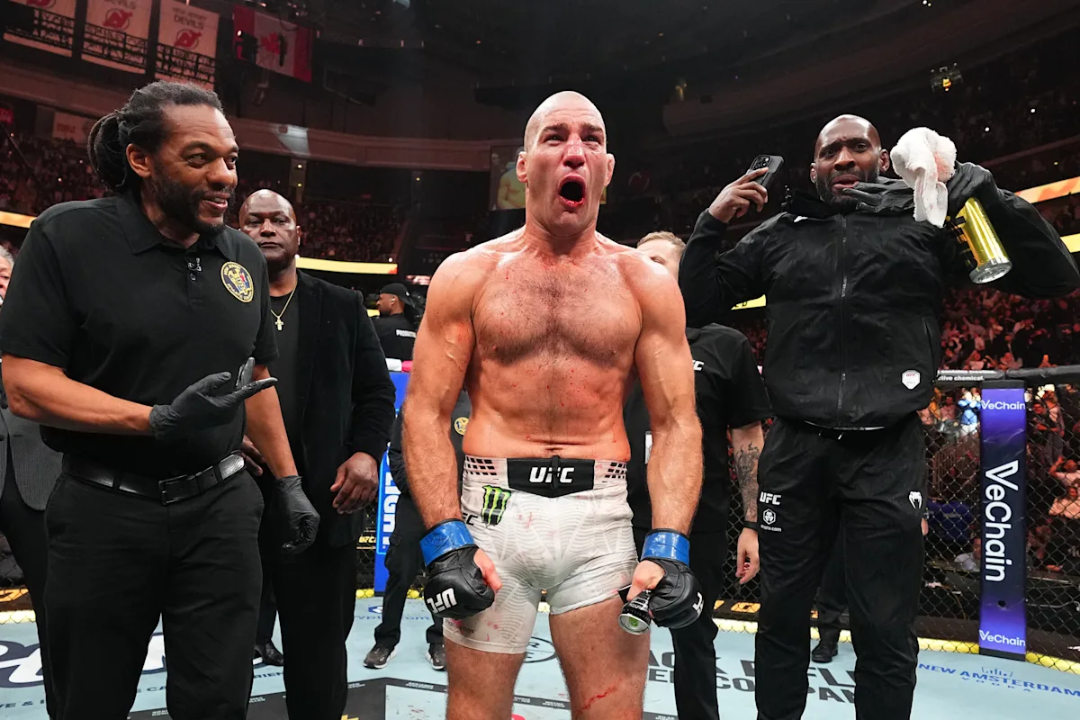 Sean Strickland’s coach confirms new UFC champ got ‘hurt pretty bad’ just days before Khamzat Chimaev upset
