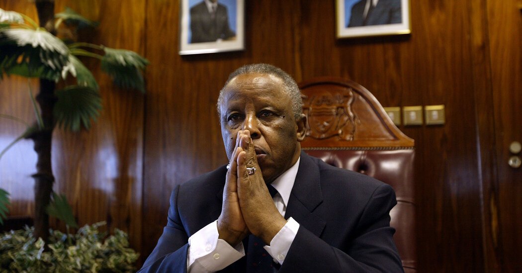 Festus Mogae, Former Botswana President Who Tackled H.I.V., Dies at 86