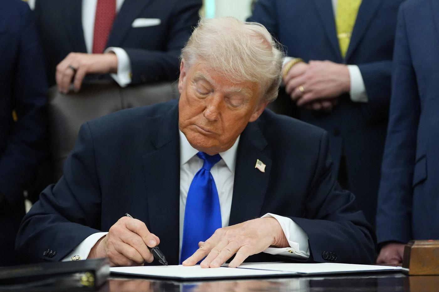 Trump says he’ll place 25% tariff on autos from the EU, accusing it of not complying with trade deal