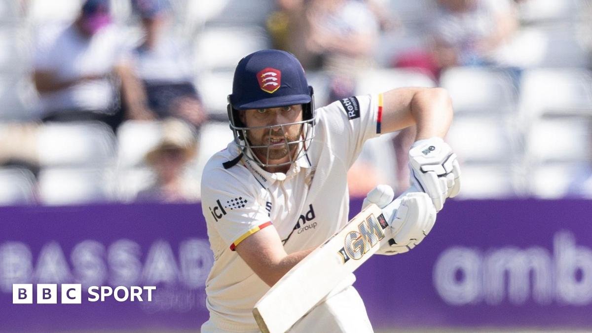 County Championship: Matt Critchley hits 90 as Essex beat Hampshire by six wickets