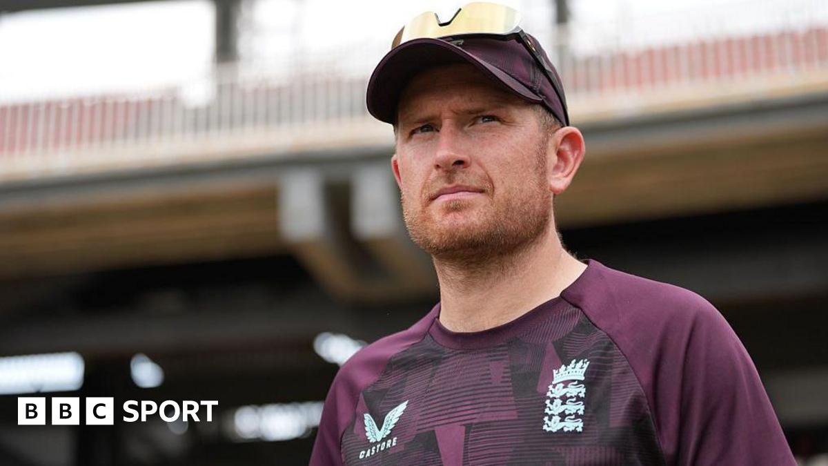 Liam Dawson: Hampshire all-rounder retires from first-class cricket