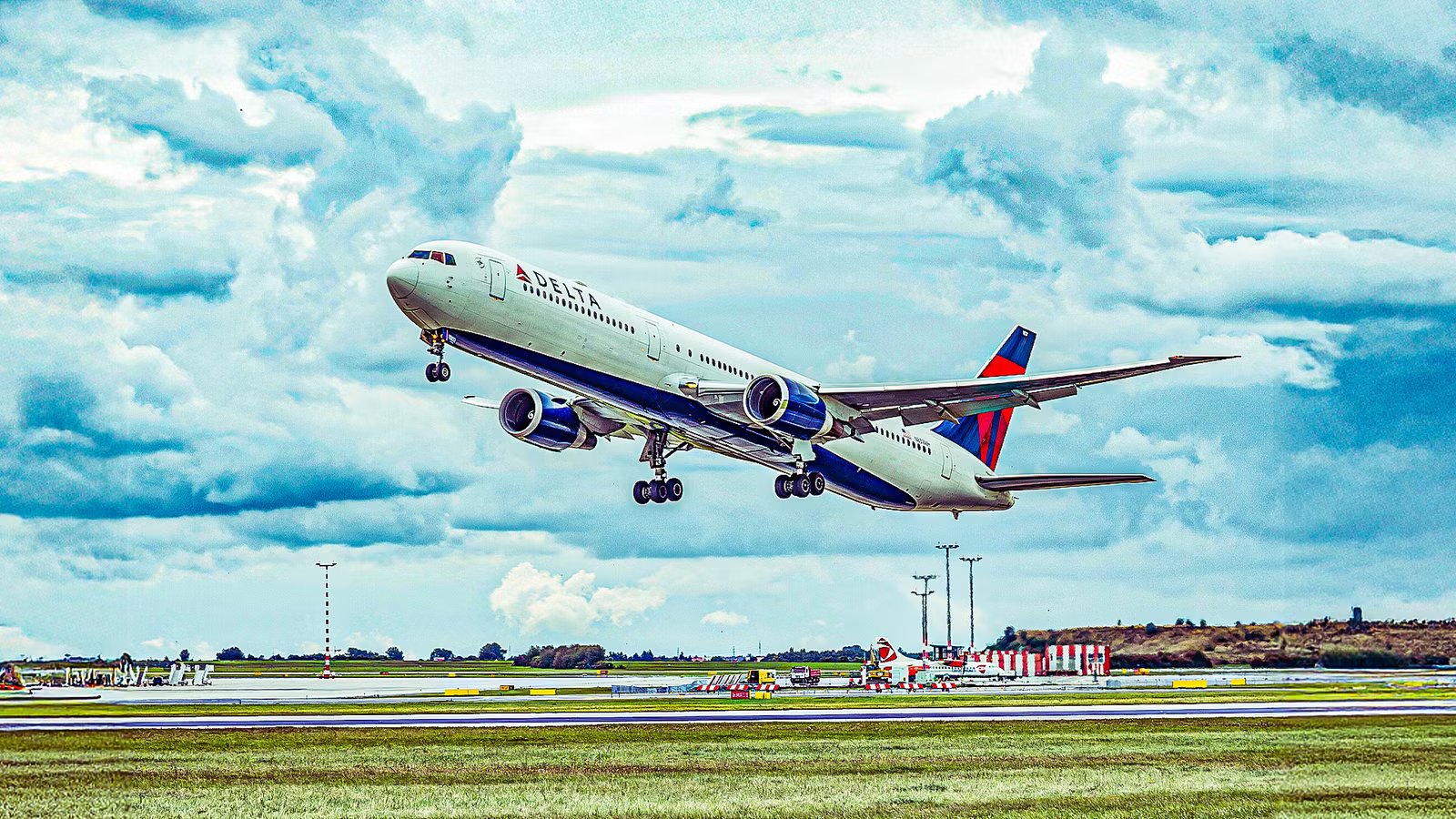 Zero Service: Delta Air Lines To Remove Main Cabin Drinks & Snacks On 450 Flights