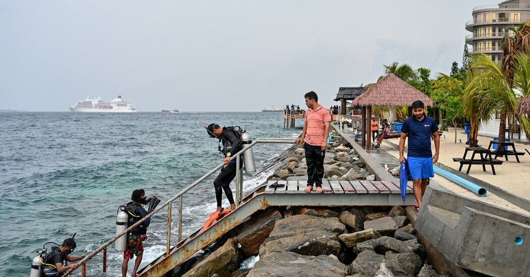 Five Italians Die While Scuba Diving Deep Caves in the Maldives