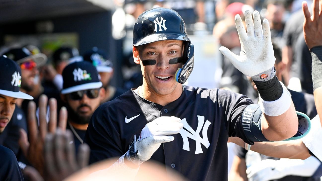 Aaron Judge’s cleats feature logo of his dogs, Penny and Gus
