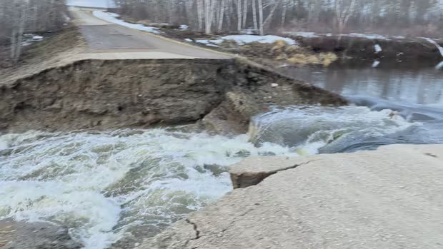 Sask. spring flooding washes out roads, leaving people across the province trapped or displaced
