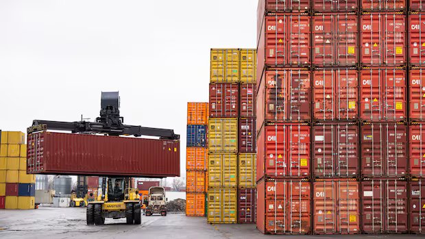 Canada posts trade surplus in March thanks to higher crude prices, surging gold exports