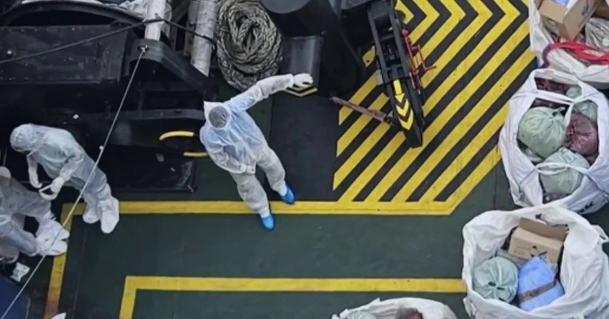Evacuation plan for cruise ship with deadly virus on board