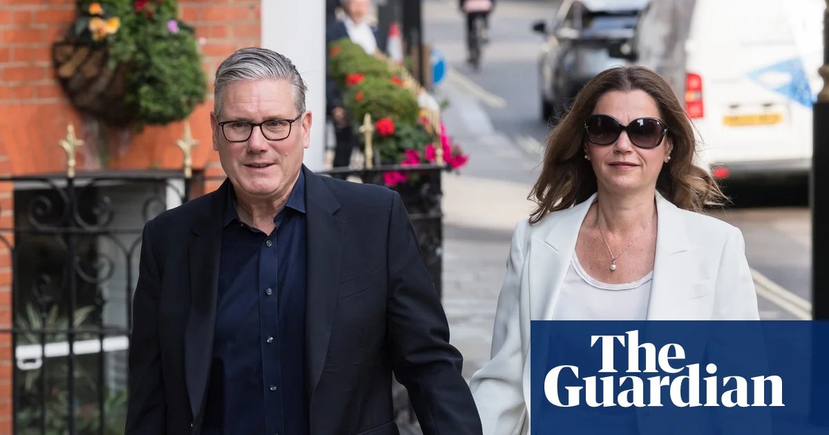 Power blazer? Victoria Starmer marks key political moment in cream | Fashion