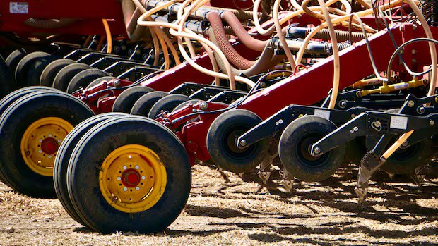 Farmers confront rising cost of fertilizer and fuel as spring seeding underway