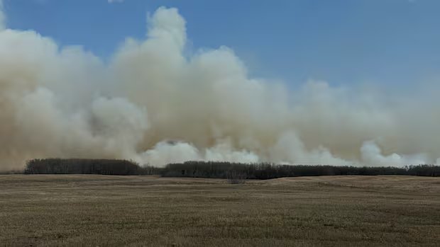 Fast-moving wildfire threatens 2 First Nations in southeast Sask.