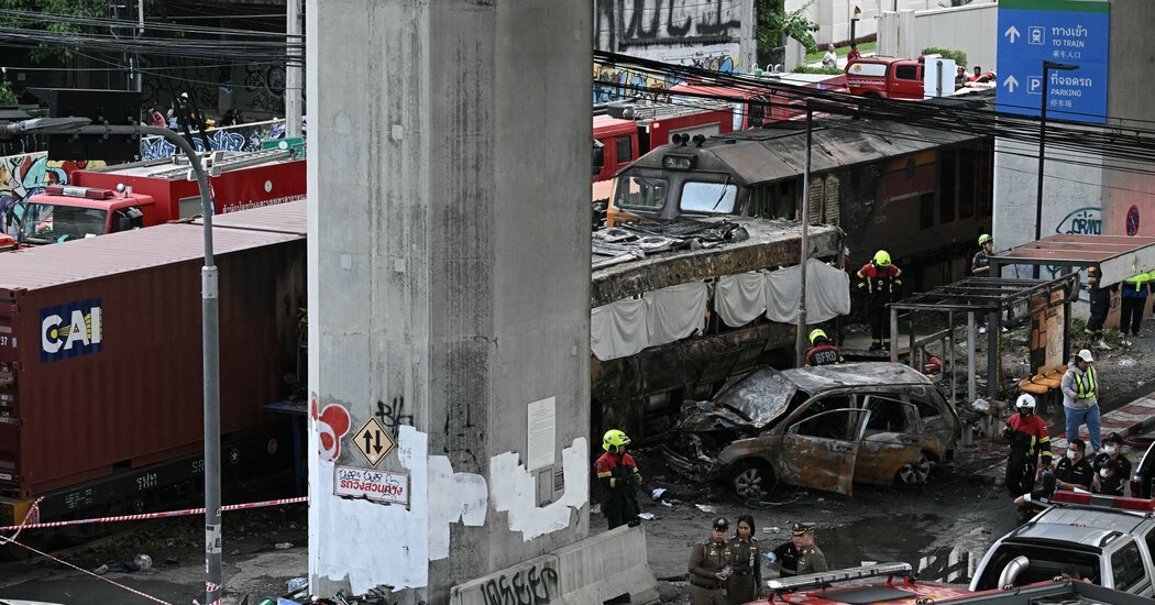 Train Crashes Into Bangkok Traffic, Killing at Least 8