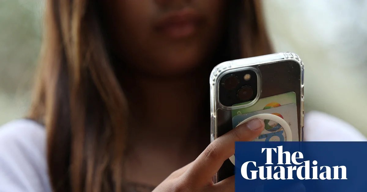 Australia’s social media ban preventing teenagers from accessing the news, research finds | Social media ban
