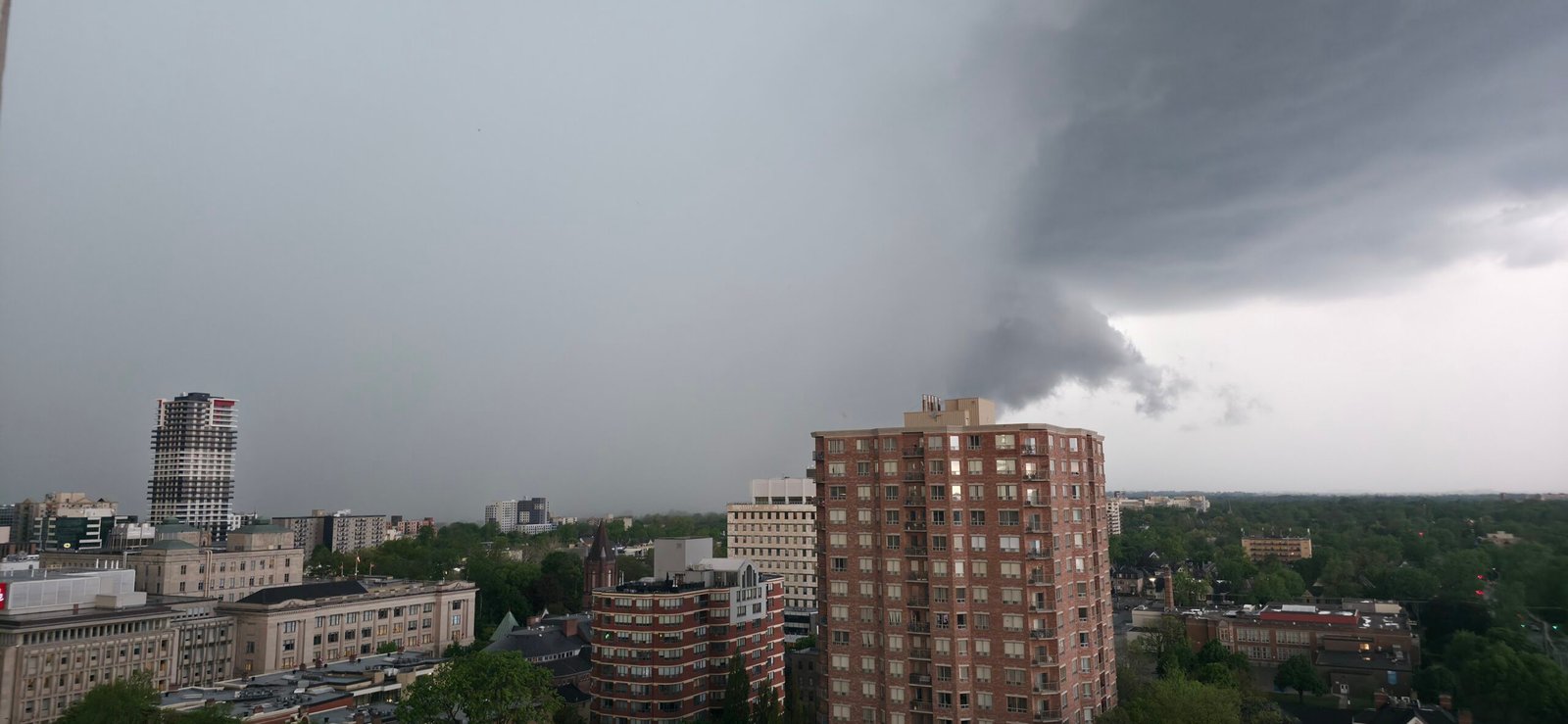 Cleanup begins after severe storms roll through southwestern Ontario, prompting concerns of tornadoes