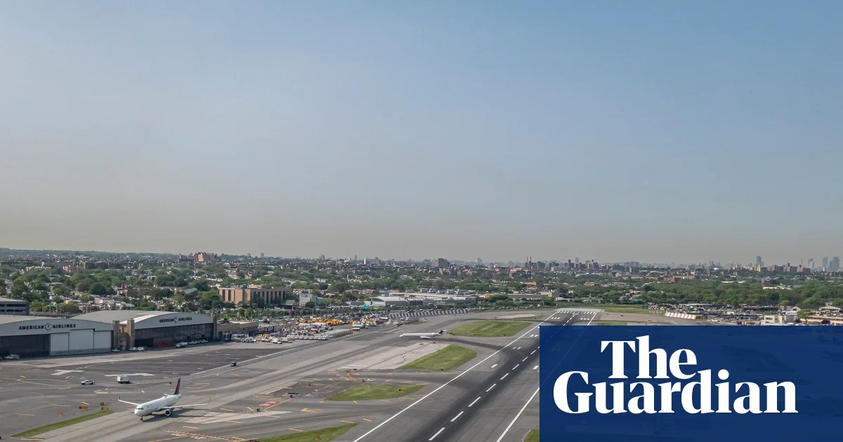 Sinkhole shuts down runway at New York LaGuardia airport | New York