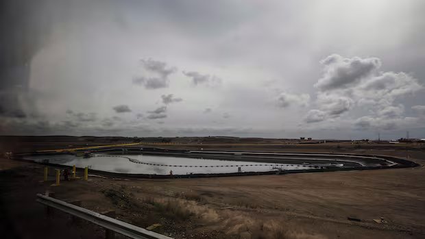 Alberta to hold consultation sessions this year on future plans for dealing with oilsands tailings ponds