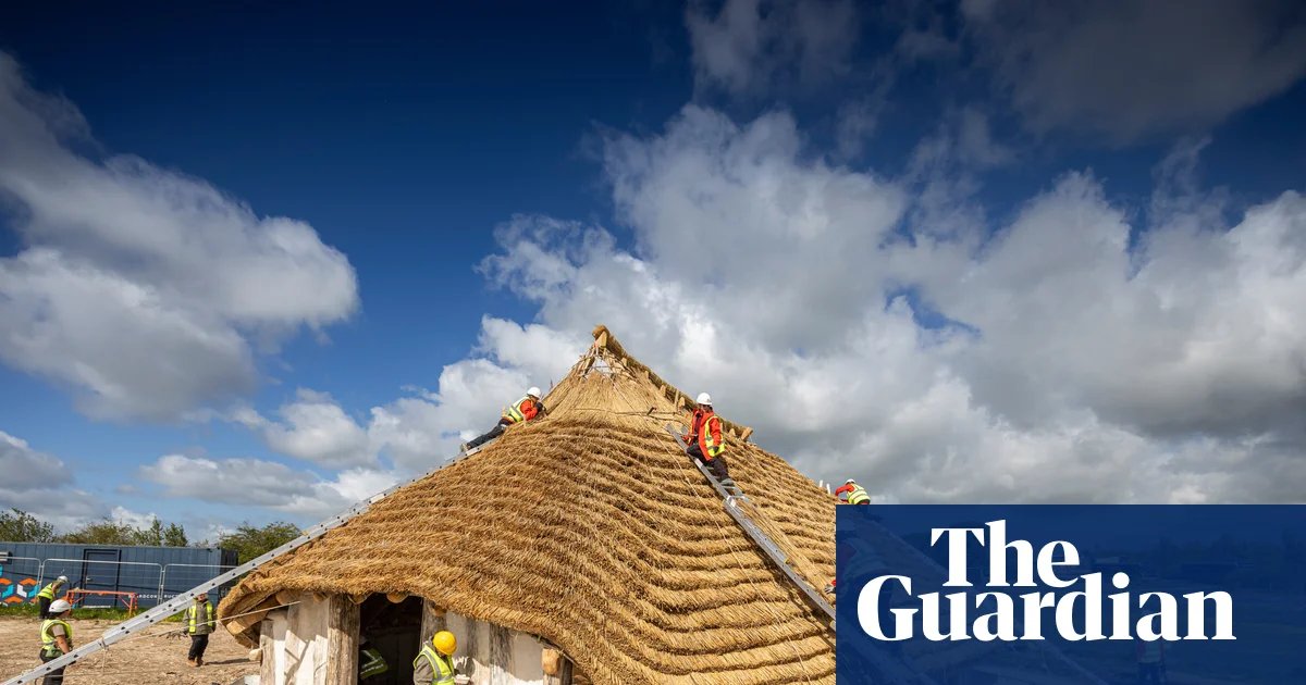 English Heritage unveils recreation of 4,500-year-old Neolithic hall near Stonehenge | Stonehenge