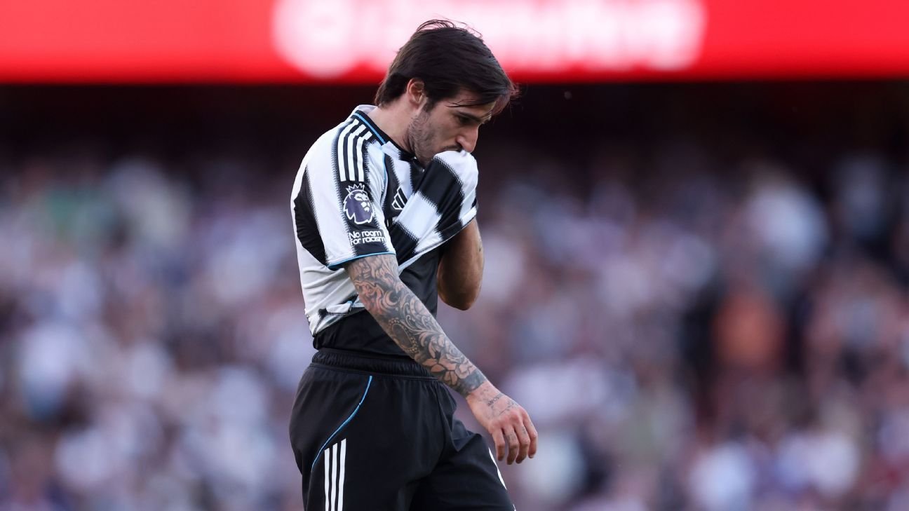 Transfer rumors, news: Manchester United eye double midfield swoop