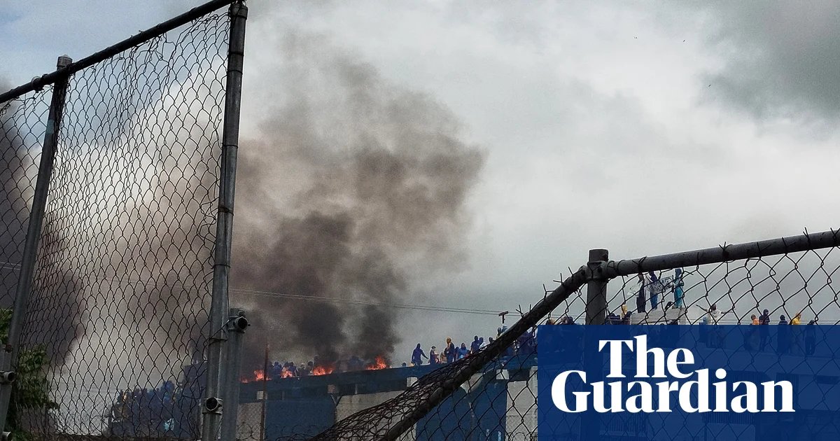 Venezuela inmates occupy prison roof and set fire to mattresses to protest alleged abuses | Venezuela