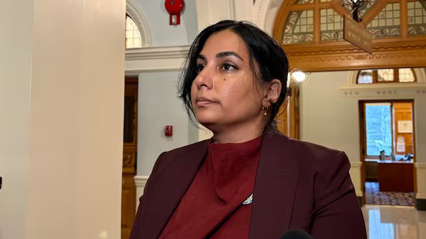 B.C. attorney general says potential victims of Saanich voyeur have ‘right to know’ key details from police