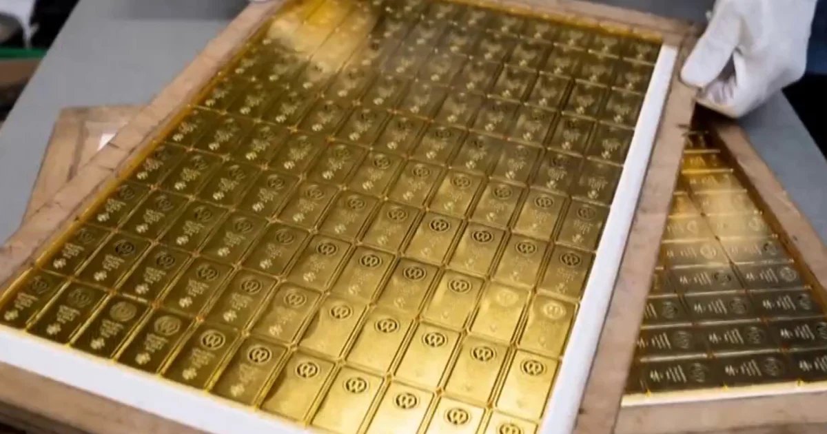 Former CIA officer accused of stashing 300 gold bars in his house