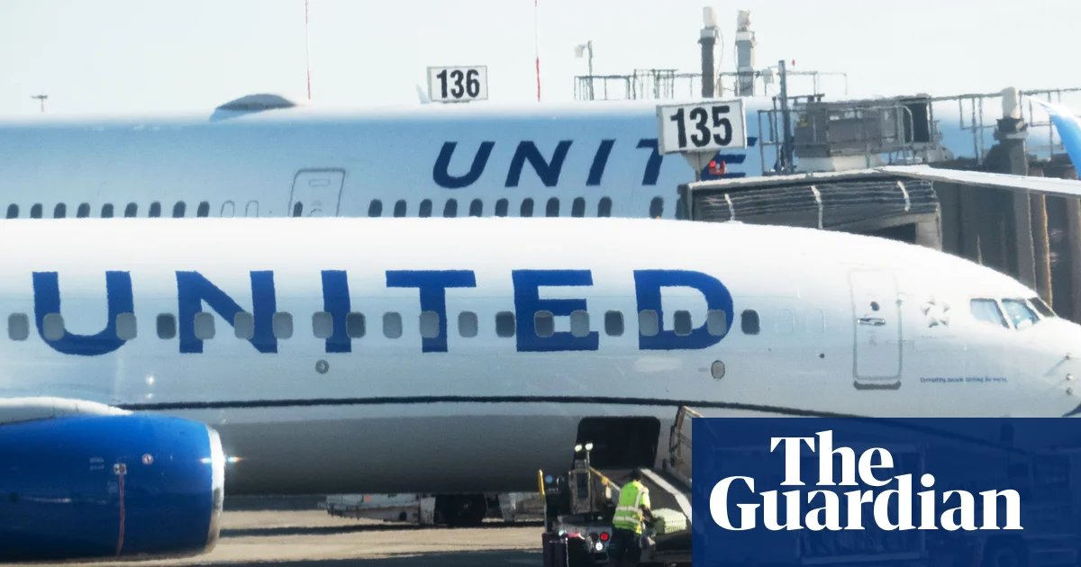 Chicago-to-Minneapolis United Airlines flight diverted after attempted cockpit breach | United Airlines