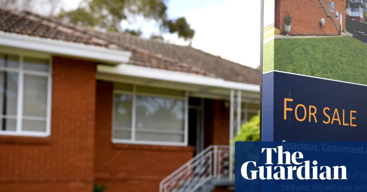 Australian home prices fall as experts predict slump could last a year and cut values by 10% | Housing