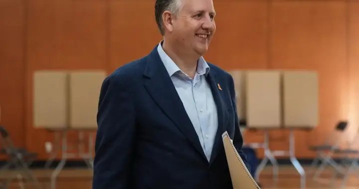 Former Vancouver mayor alleges a B.C. cabinet minister is under investigation – BC