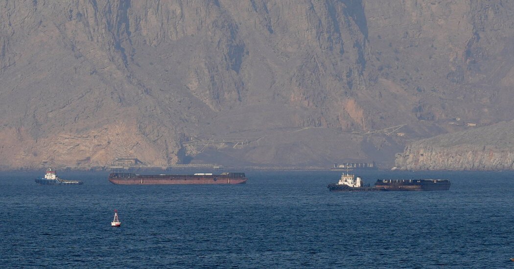 Iran and Oman in Talks Over Strait of Hormuz Ship Payment System