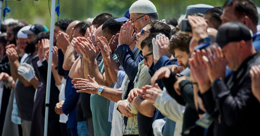 In San Diego, a Final Prayer Before Laying Heroes to Rest