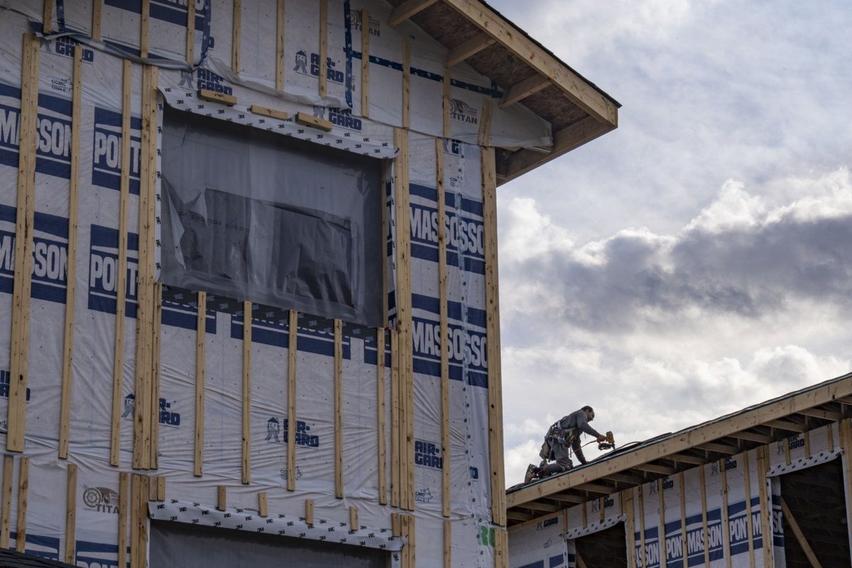 CMHC reports annual pace of housing starts in April up from March