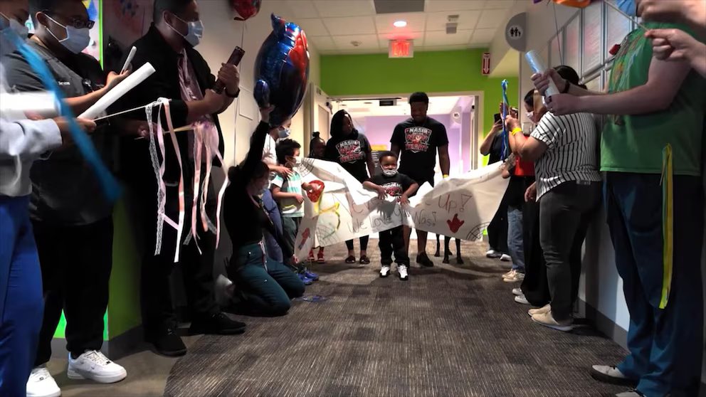 WATCH:  David Muir reports on boys' miracle heart transplants at Texas Children's Hospital