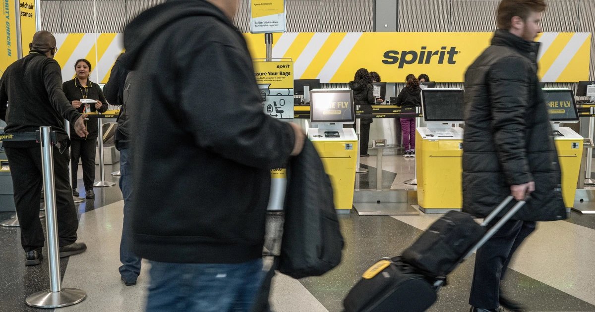 Spirit Airlines collapse strands travelers: What to know about refunds, rebooking and fares