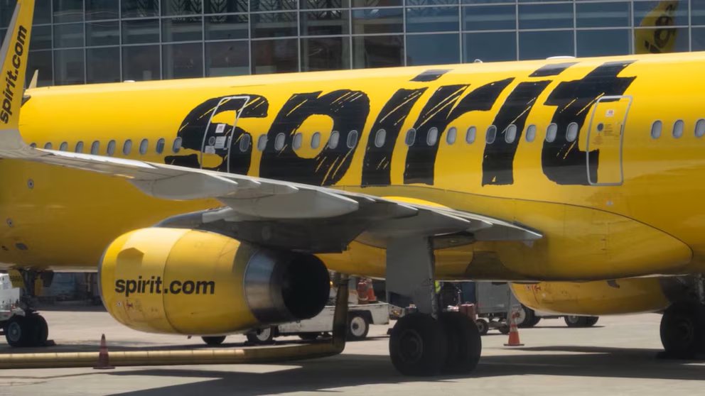 WATCH:  Passengers scramble after Spirit Airlines shutters 