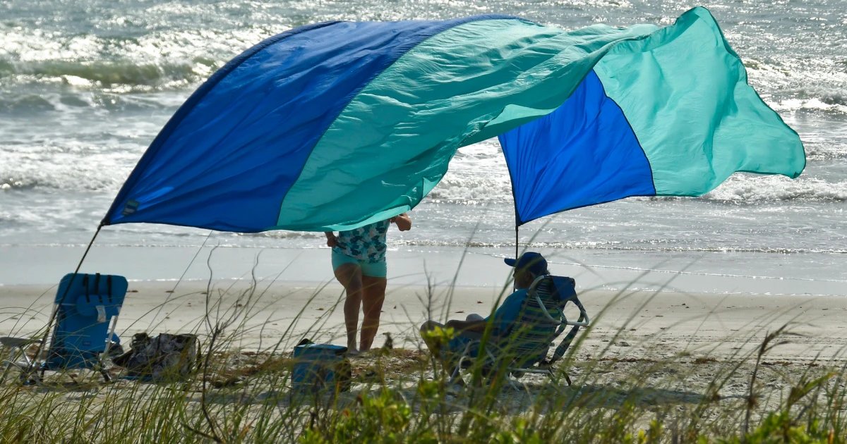 2 killed in Florida amid strong winds and ‘extremely rough’ ocean conditions