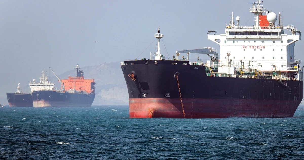 U.S. commercial ships had military security aboard during Hormuz transit, sources say