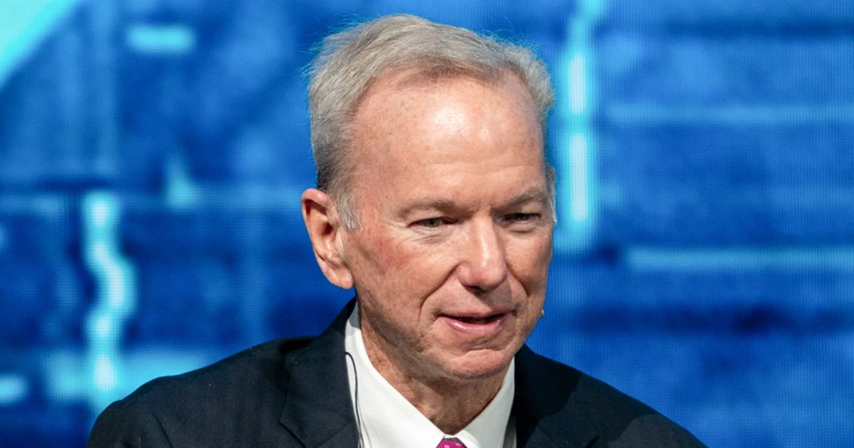 Former Google CEO Eric Schmidt booed during graduation speech about AI