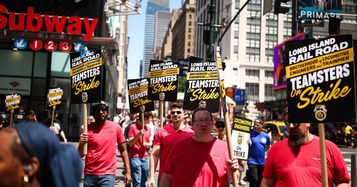 Long Island Rail Road strike creates manic Monday commute as negotiators return to the table