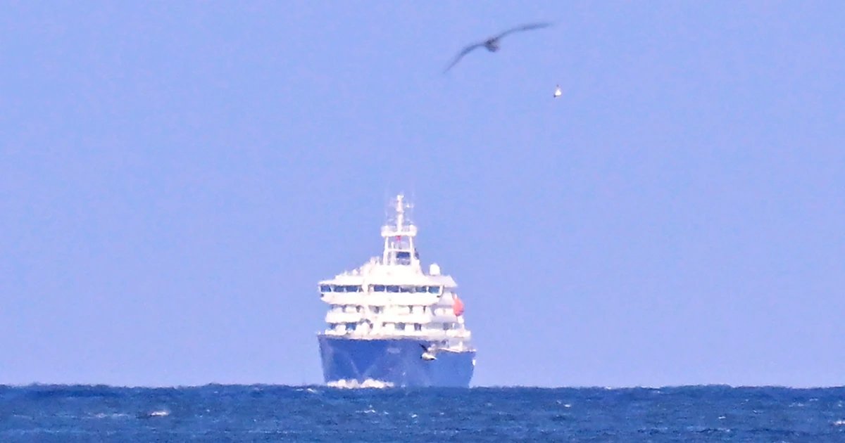 Hantavirus-hit cruise ship Hondius docks in Rotterdam, Netherlands for disinfection