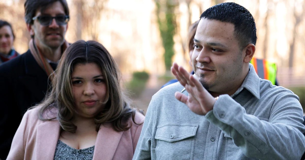 Judge dismisses criminal charges against Kilmar Abrego Garcia in human trafficking case