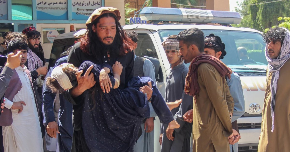 Truck carrying returning refugees crashes in eastern Afghanistan, killing 22