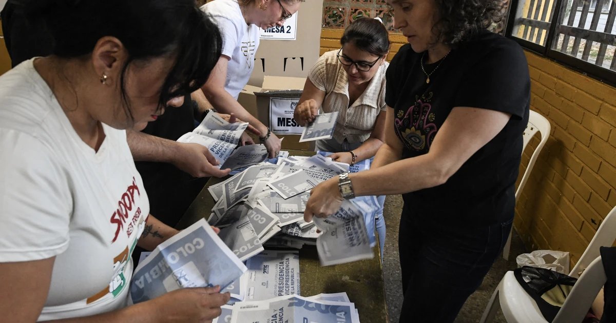 Colombia’s Petro sows doubt about election showing his favored successor heading to runoff against pro-Trump rival