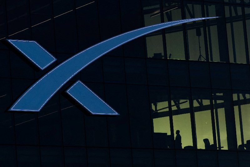SpaceX shareholders approve 5-for-1 stock split, Bloomberg News reports