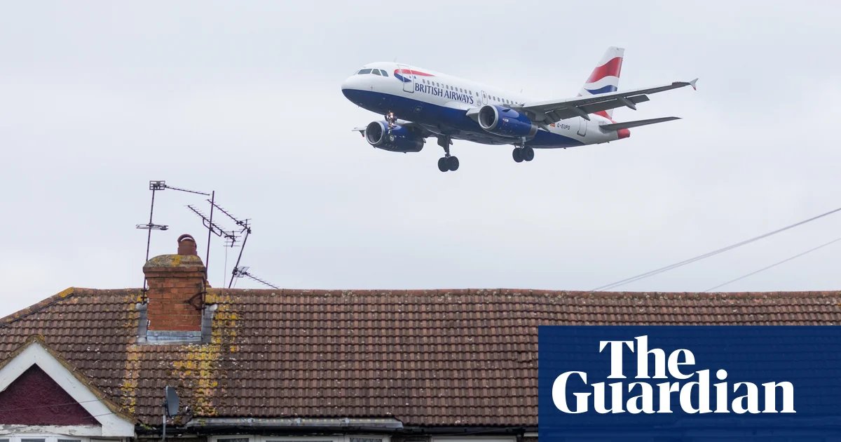 Heathrow in talks with airlines to end row that could delay third runway | Heathrow airport